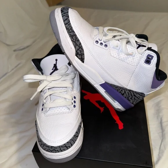 Amazon.com: Nike Air Jordan 3 III Barely Grape GS Grade  Air Jordan 3 retro GS Kids White and Purple Sneakers display picture 1